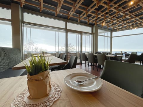 Apartment | Dining