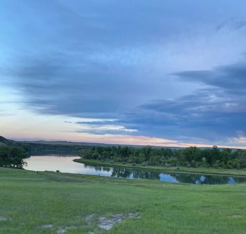 MISSOURI RIVER! Fishing, kayaking, and wildlife are what awaits you!