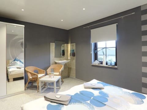 House | 2 bedrooms, individually furnished, iron/ironing board, bed sheets