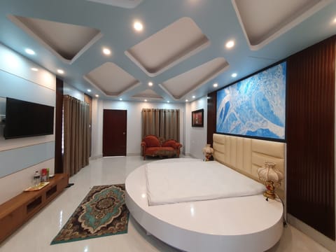 Honeymoon Room | Free WiFi, bed sheets