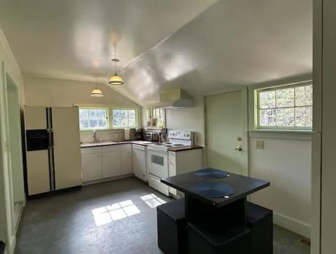 Dinning room with 4 tuck-away chairs.