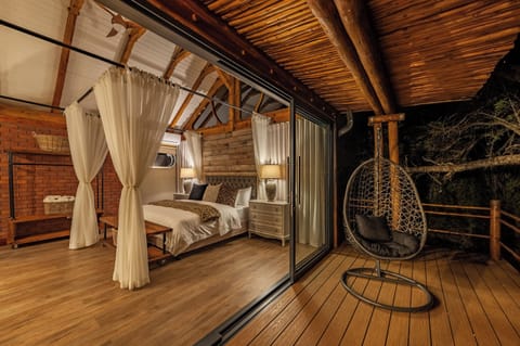 Luxury Studio Suite | Premium bedding, free minibar, individually decorated