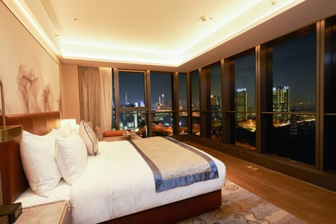 270° River View King Size Bed Suite Room | Premium bedding, down comforters, memory foam beds, in-room safe