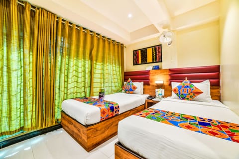 Egyptian cotton sheets, premium bedding, in-room safe, desk