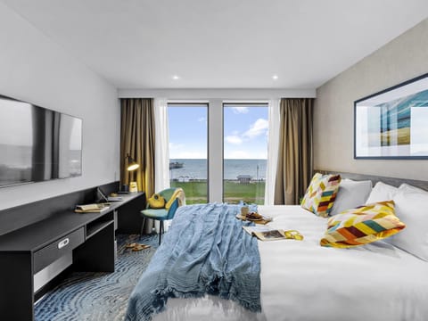 Premium Room, 1 Double Bed | Desk, laptop workspace, iron/ironing board, free WiFi