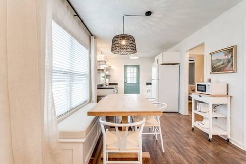 Dining table can seat 6 -7 people