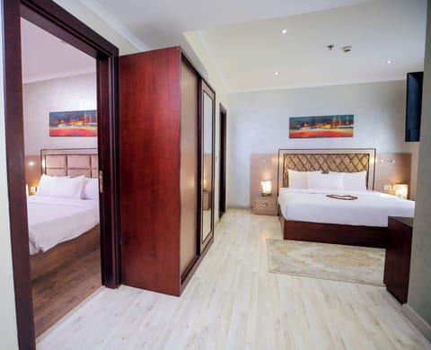 Family Superior connected to Standard | Minibar, in-room safe, iron/ironing board (on request), WiFi (free)