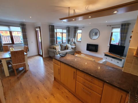 Cottage | Private kitchen | Fridge, microwave, oven, stovetop