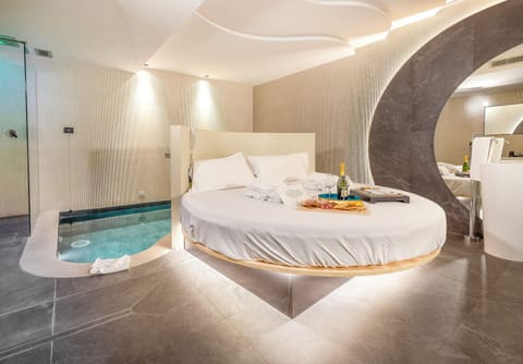Sauna, hot tub, Swedish massages, massages