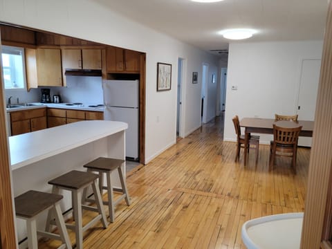 Kitchen, kitchen island and dining room.