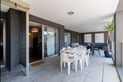 Enjoy the lovely portuguese weather in our amazing balcony, with tons of space and seating arrangements #relaxing #spacious