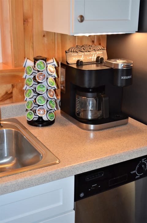 Duel drip/pod coffee maker