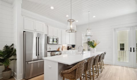 Second Floor Kitchen - Seating for 5 - Balcony Access