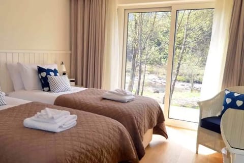 Premier Suite | Individually decorated, desk, blackout drapes