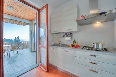 Family Apartment, Multiple Bedrooms, Mountainside (La Perla Bianca Lake View) | Private kitchen | Fridge, microwave, oven, stovetop