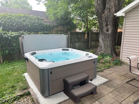 【Hot Tub】 Heated year-round — yours alone, never shared with other guests