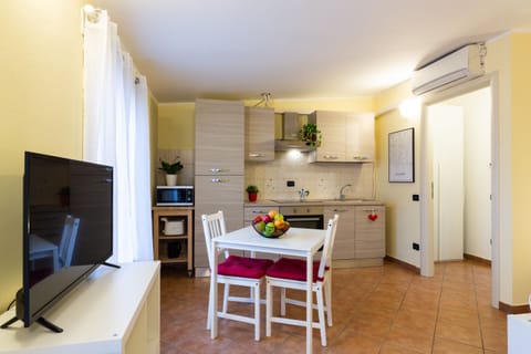 Panoramic Studio | Living area | 32-inch Smart TV with digital channels, TV