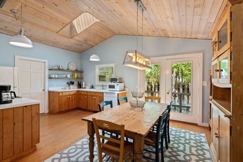 Create unforgettable memories around the table at Nan’s Escape.