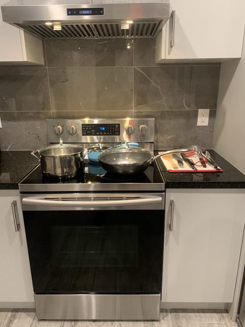 Samsung Electronic stove & oven, hoody, pots & pans, etc