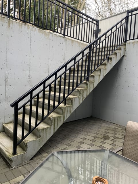 Downstairs to sunken deck & suite entrance