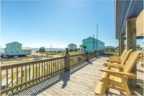 Expansive deck with gorgeous Gulf views!