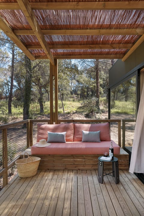 Family Mobile Home | Premium bedding, free WiFi, bed sheets