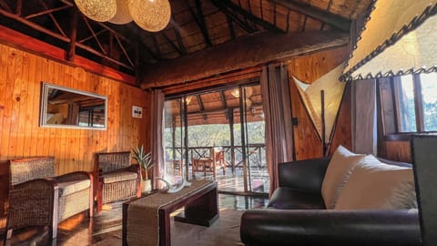 Romantic Cabin | Living area