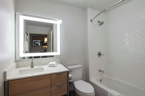 Combined shower/tub, designer toiletries, hair dryer, towels