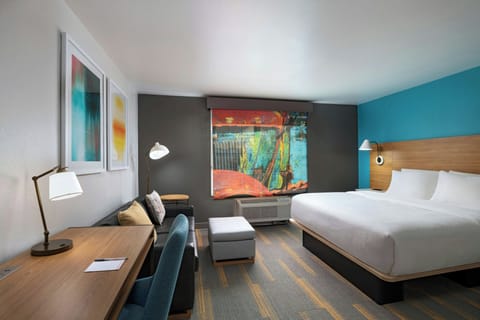 Studio, 1 Queen Bed | Premium bedding, pillowtop beds, desk, blackout drapes