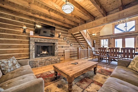 Franklin Vacation Rental | 4BR | 3BA | 3,300 Sq Ft | 1 Small Step to Enter