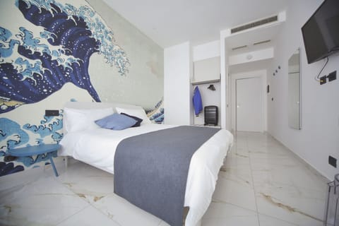 Suite "L'Onda" | Free minibar, individually furnished, desk, laptop workspace