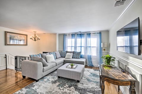 Bay Shore Vacation Rental | 3BR | 1BA | 1,100 Sq Ft | Stairs Required