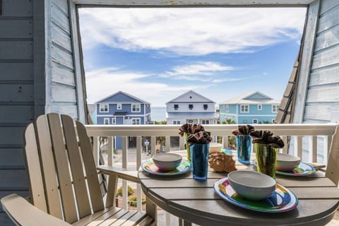 Enjoy your meals with the sound of the ocean and gentle breezes