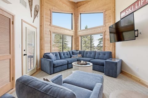 Condo, 1 Bedroom | Living area