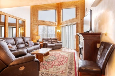 Condo, 3 Bedrooms | Living area