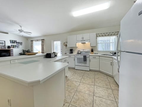 House, 4 Bedrooms | Interior