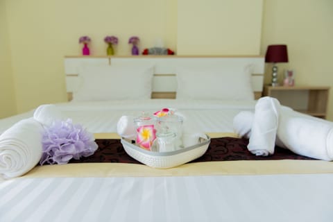 Studio, 1 King Bed | Desk, laptop workspace, free WiFi, bed sheets