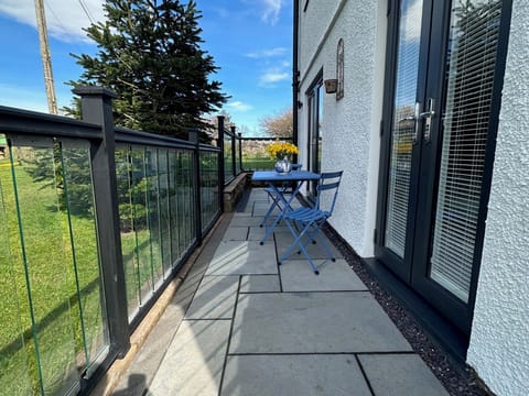 Cottage | Outdoor dining