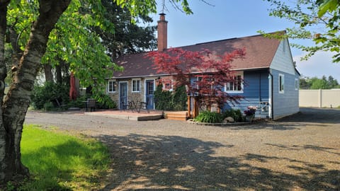 All 3 doors are yours! Open bedroom screendoors  &  kitchen to orchard breezes.