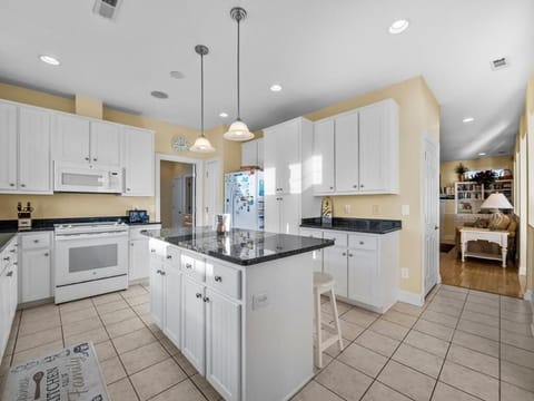 Kitchen - Built In Food Pantry