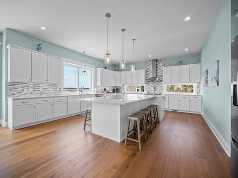 Kitchen - Additional Bar Seating