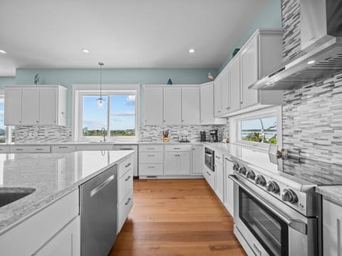 Kitchen - All the Modern Touches