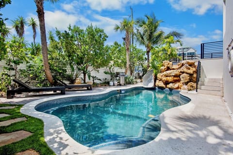 Private Pool with Water Slide, Sun Loungers and BBQ Grill