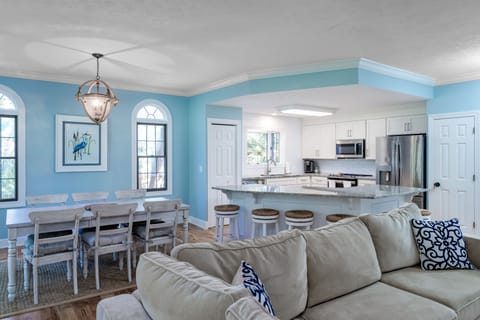 Welcome to 2504 Chateau by the Greene, a 3 bedroom/2 bath townhome, with great golf course views!