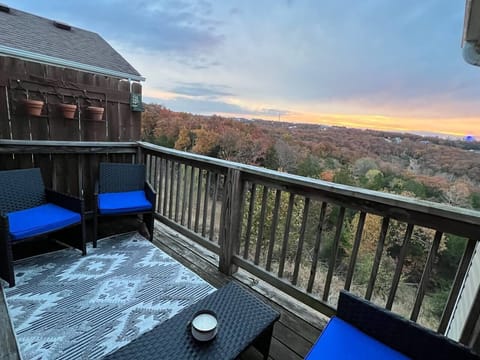 Savor every bite surrounded by the fresh air, sunshine, and good vibes.