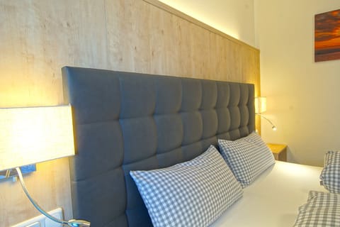 Comfort Double Room, 1 Bedroom | Hypo-allergenic bedding, desk, blackout drapes, free cribs/infant beds