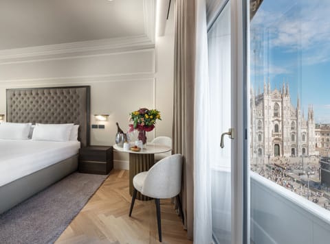 Junior Suite, City View | Premium bedding, down comforters, pillowtop beds, minibar