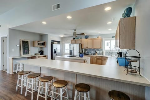 Additional Seating at the Kitchen Bar
