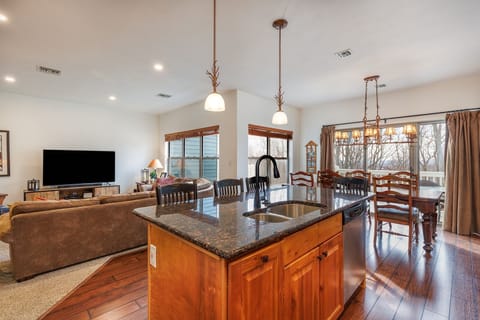 Condo, 4 Bedrooms | Private kitchen | Coffee/tea maker, fridge, oven, toaster