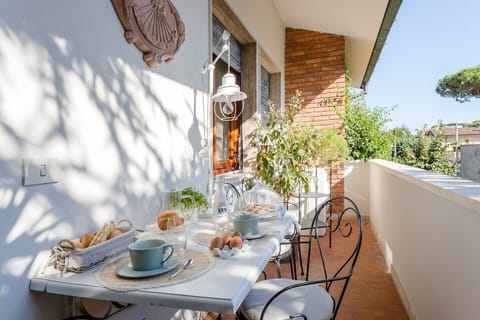 FORTE DEI MARMI House 150 metres from the Beach Villa in Forte dei Marmi